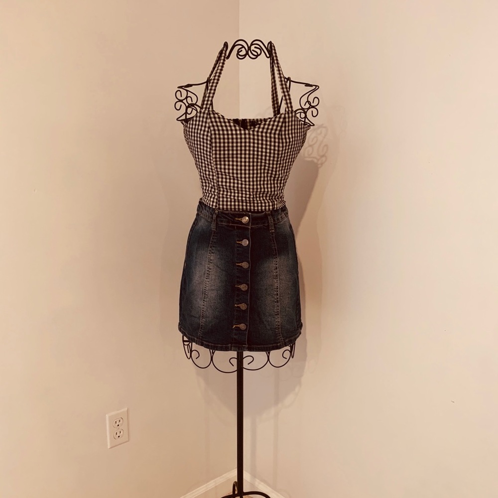 Checkered Crop top. Never worn 🖤